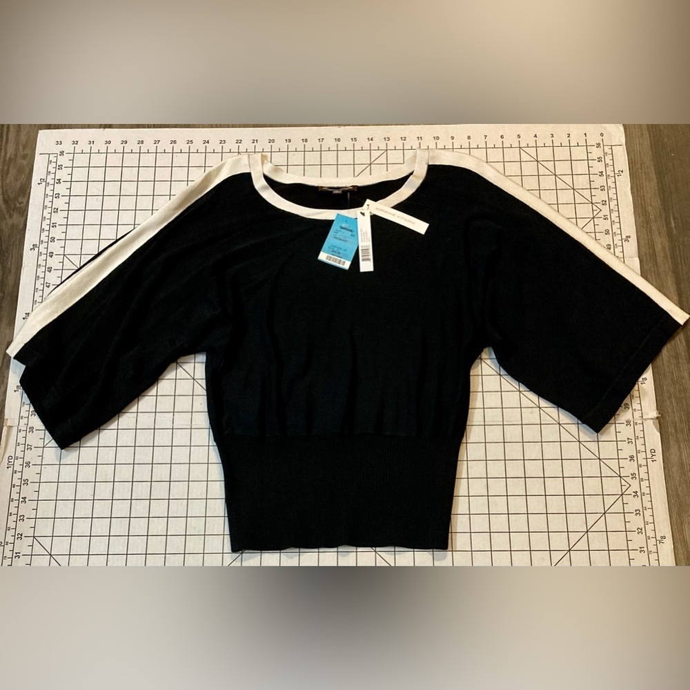 NWT‎ Adrienne Vittadini Women’s Size Small Black/White Sweater
